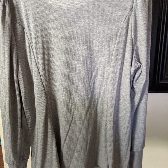 Top - Picture 2 of 2